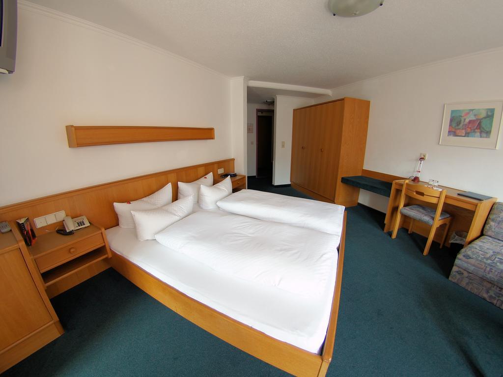 Hotel Montana Arzl im Pitztal Pokoj fotografie
